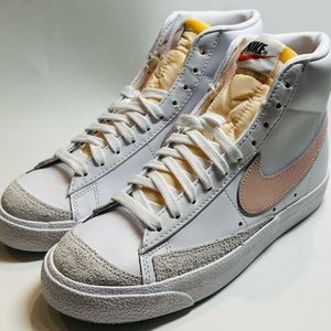 Nike Women’s Blazer Mid '77 Size: 7